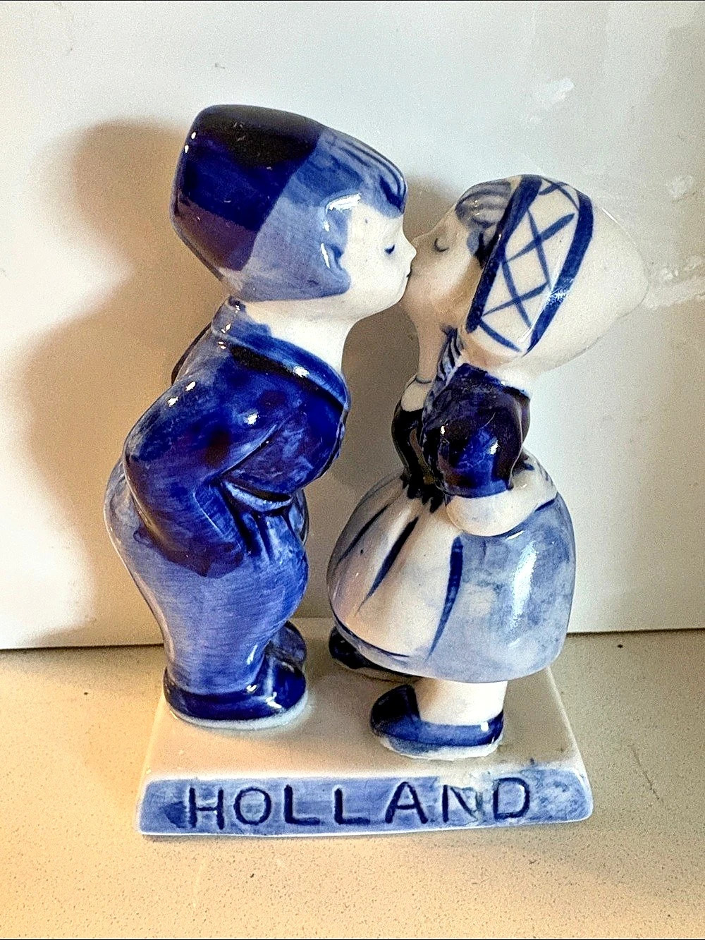 Vintage Delft Blue & White Holland Kissing Couple Figurine